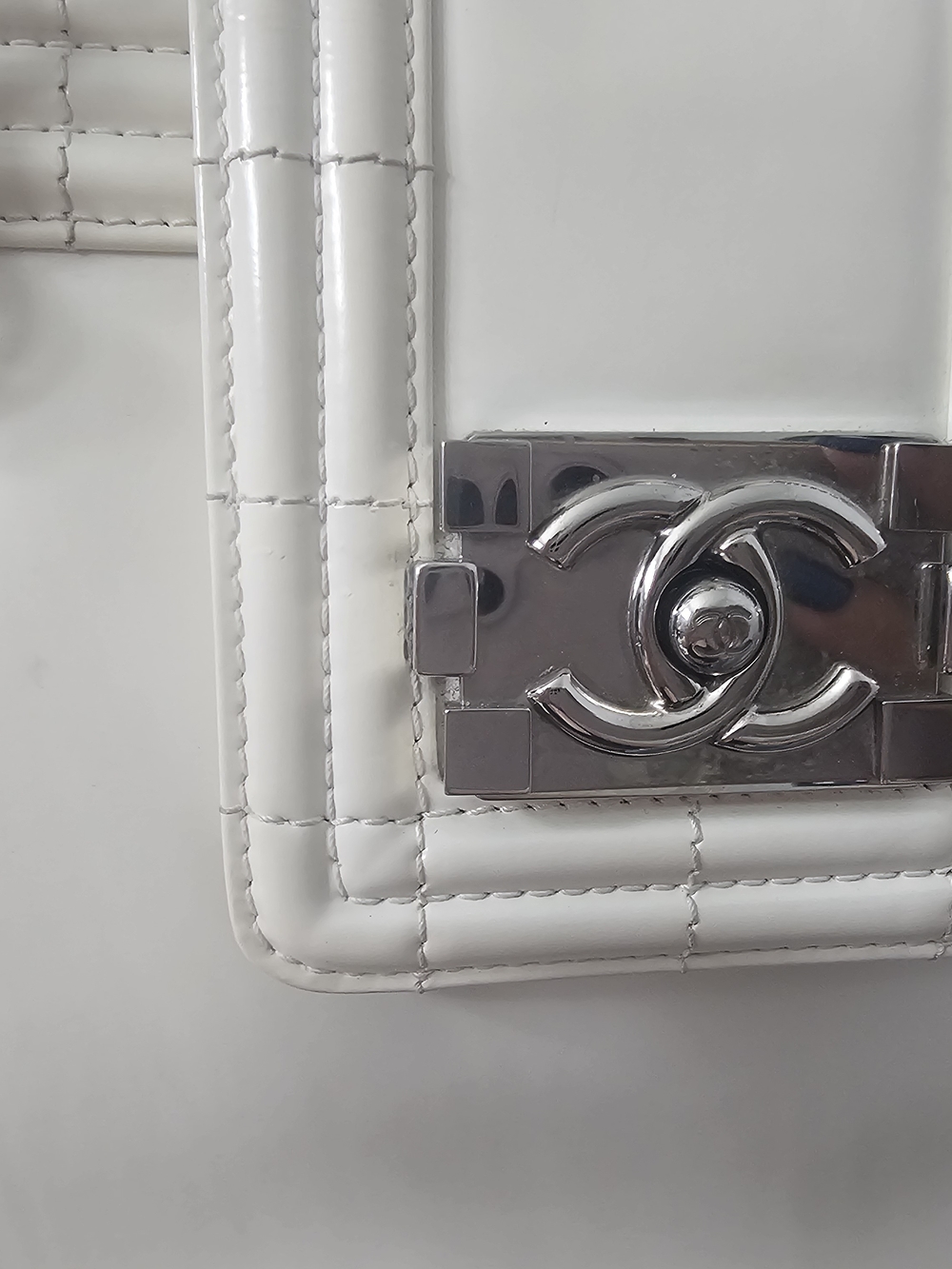 Chanel Reverso Boy Tote - Picture 4 of 11